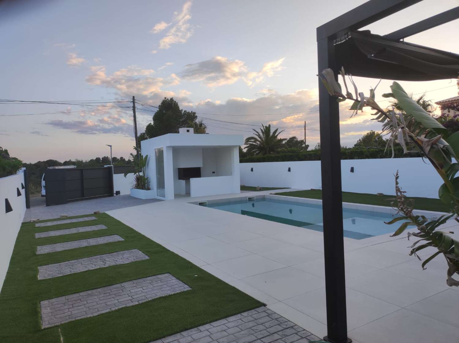 Moderna casa unifamiliar con piscina privada
