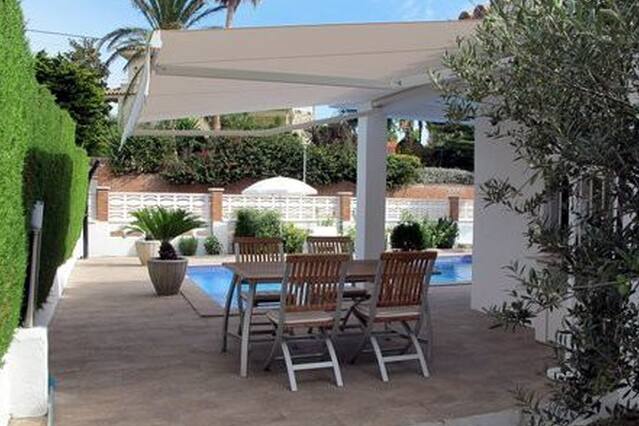 Very nice villa with private pool 300m from the beach.