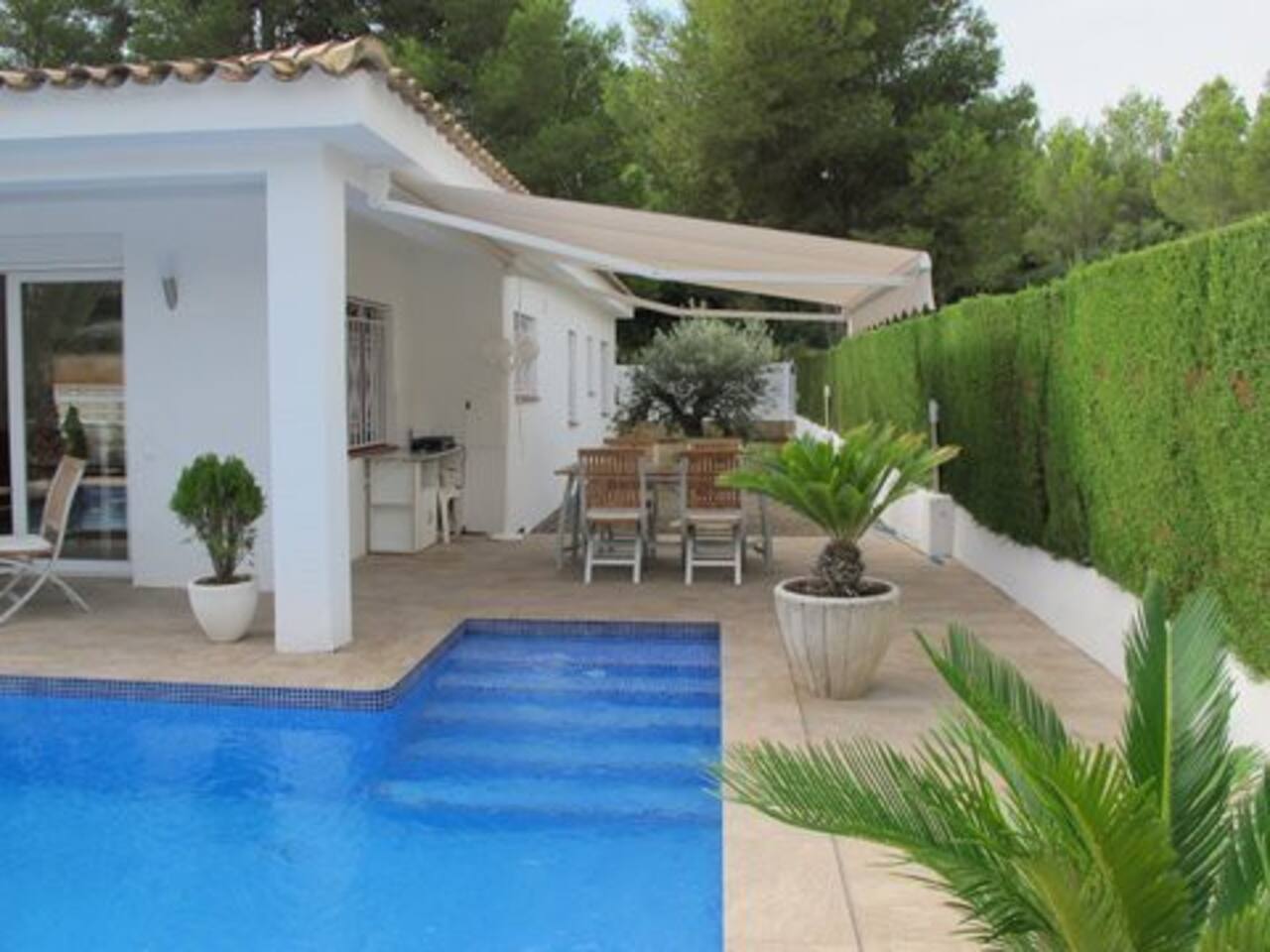 Muy bonita villa con piscina privada a 300m de la playa.