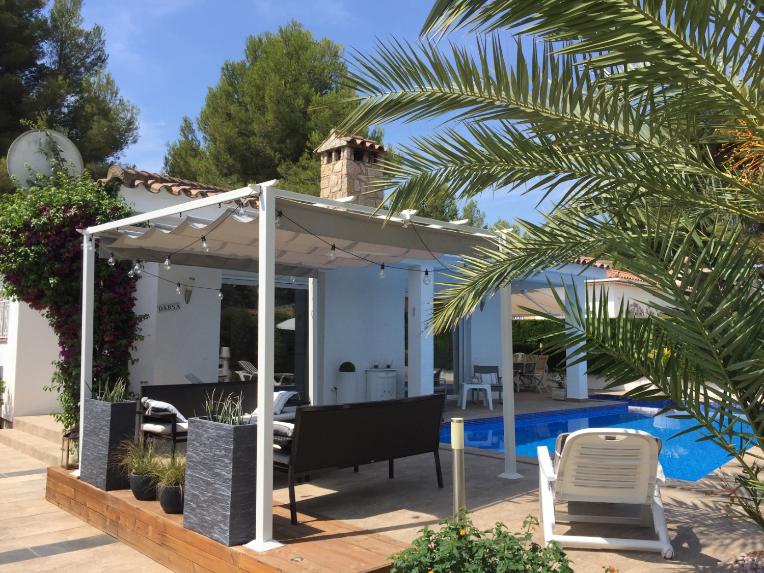 Très belle villa avec piscine privée à 300m de la plage.