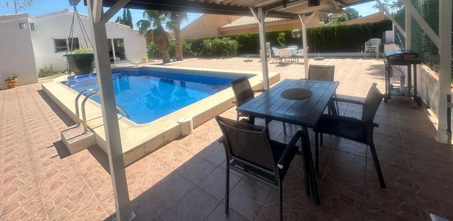 Detached house with private pool just 4 km from the beach