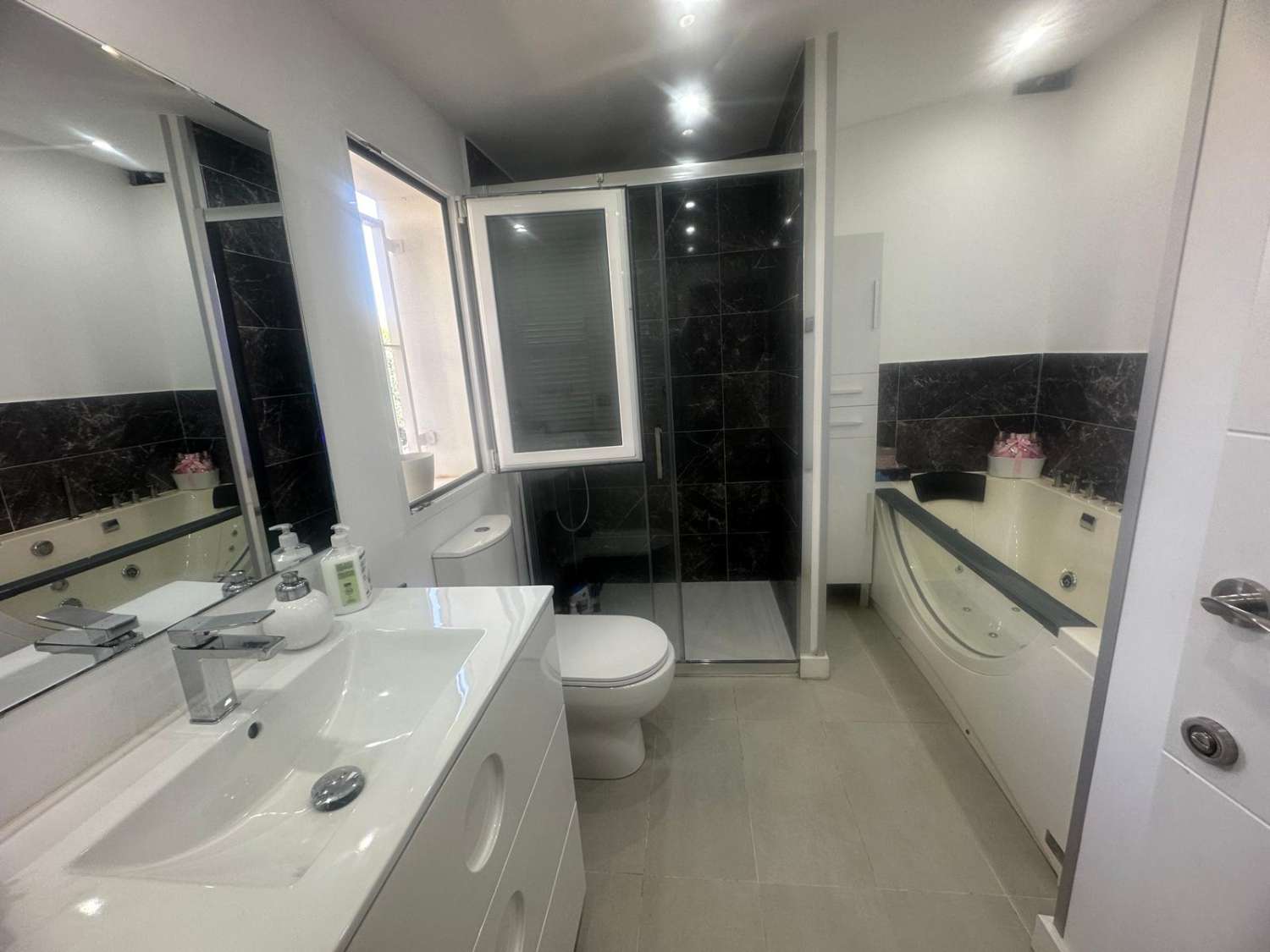 Vivienda unifamiliar con piscina privada