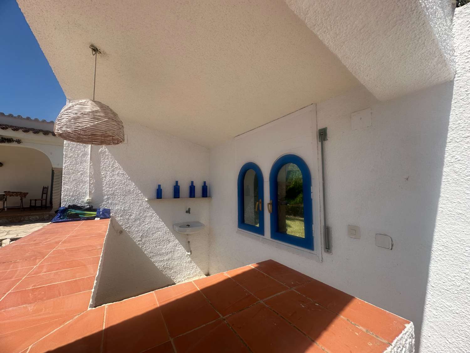 Detached house with private pool 300m from the beach