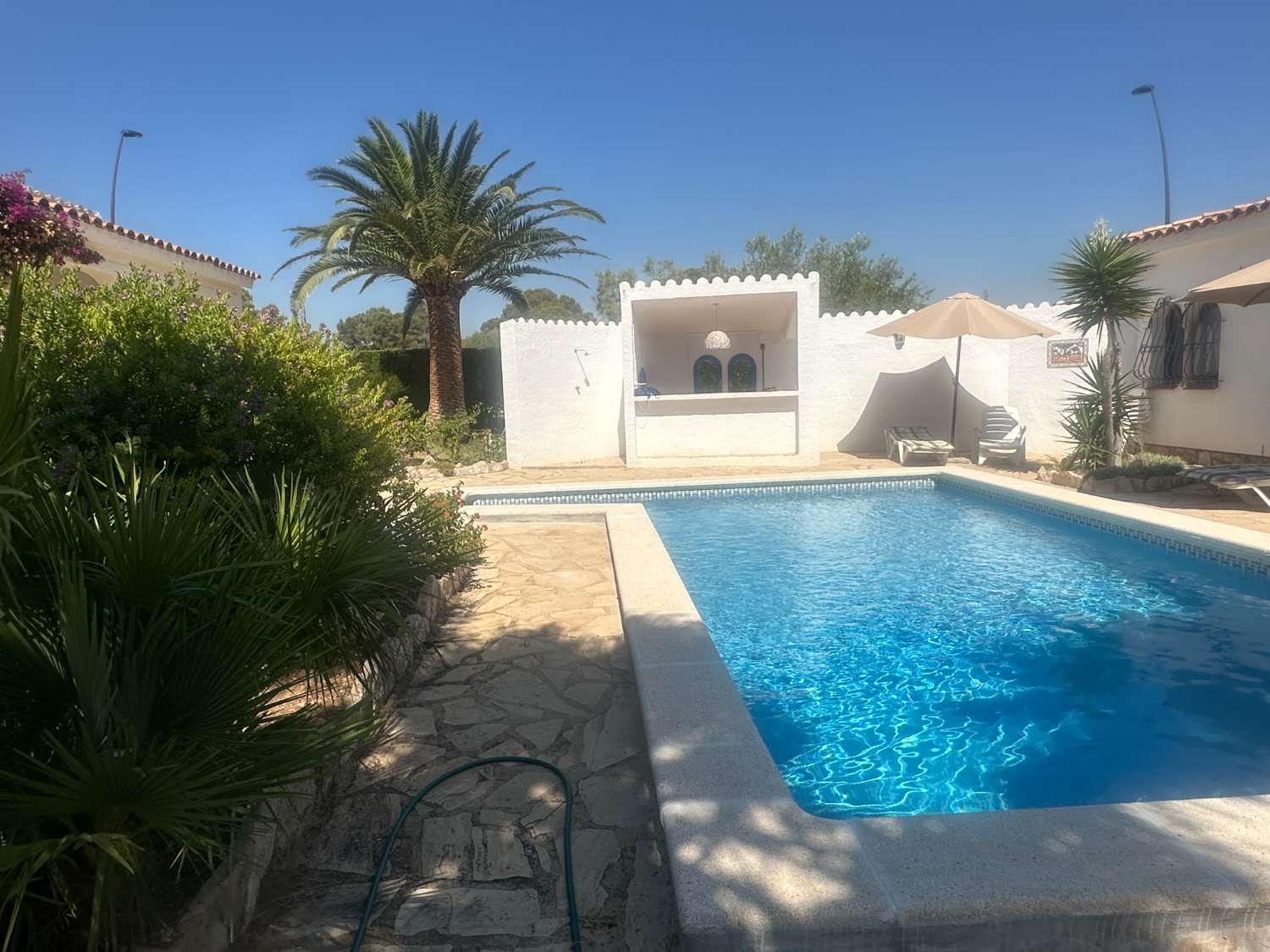 Detached house with private pool 300m from the beach