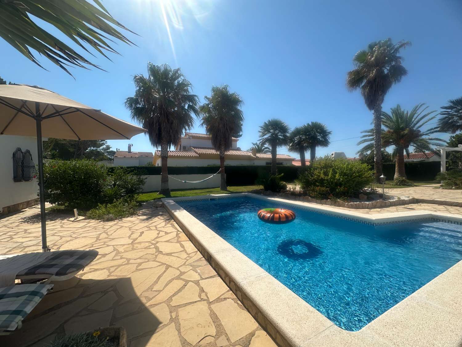 Detached house with private pool 300m from the beach