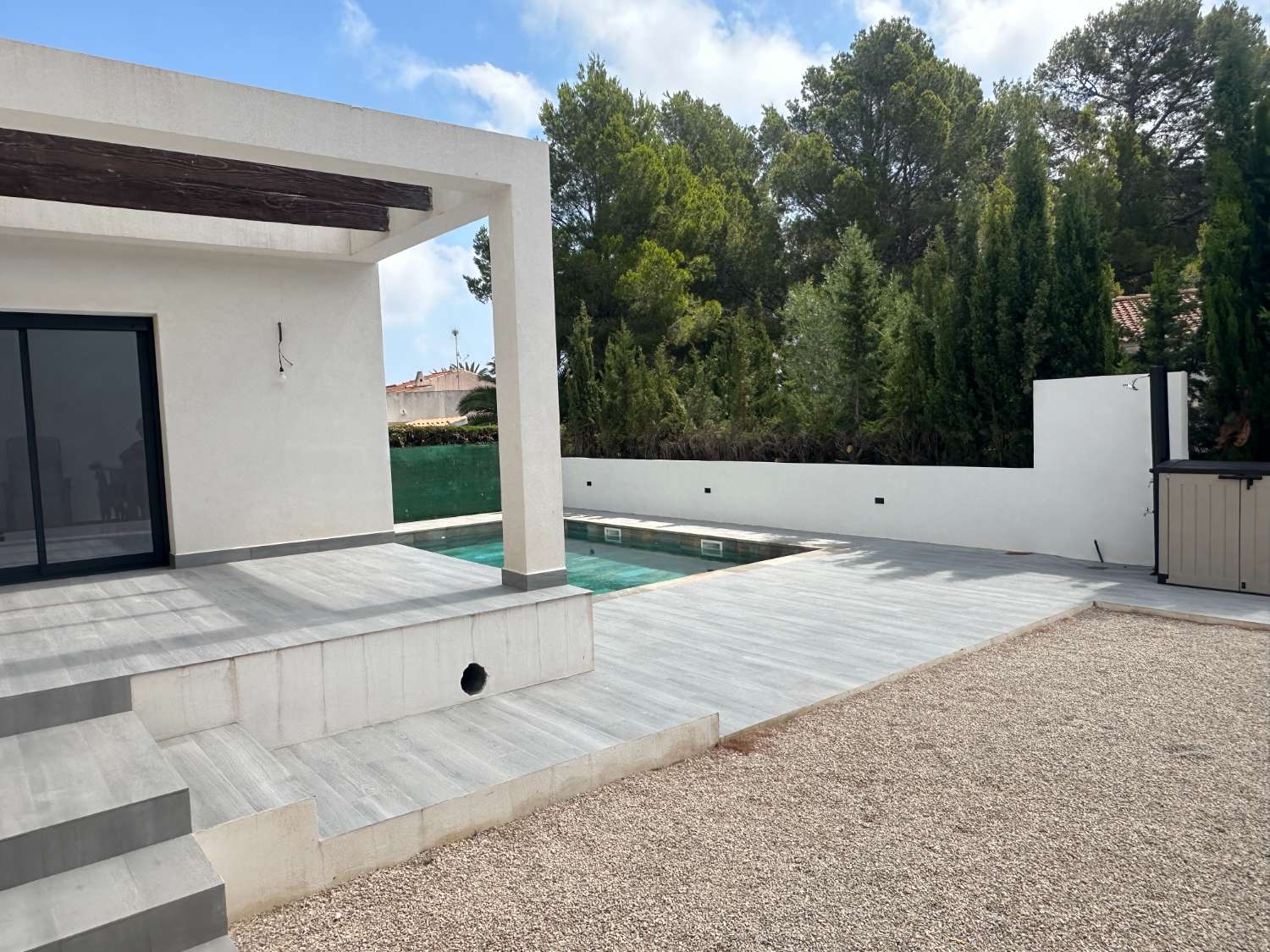 New house with private pool 200m from the beach