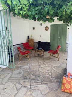 House for sale in quiet area just 800M from the beach