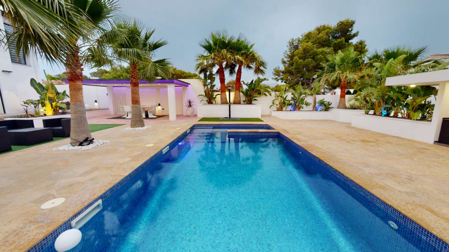 Espectacular villa en venta en Las Tres calas a solo 2km de la Cala Forn