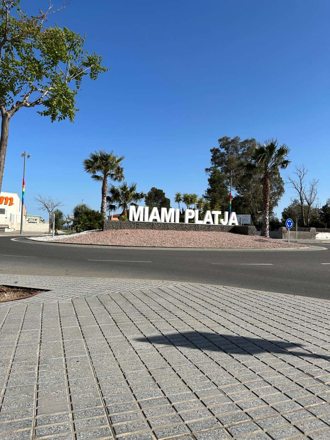 Preciosa casa adosada cerca de tiendas en Miami Platja