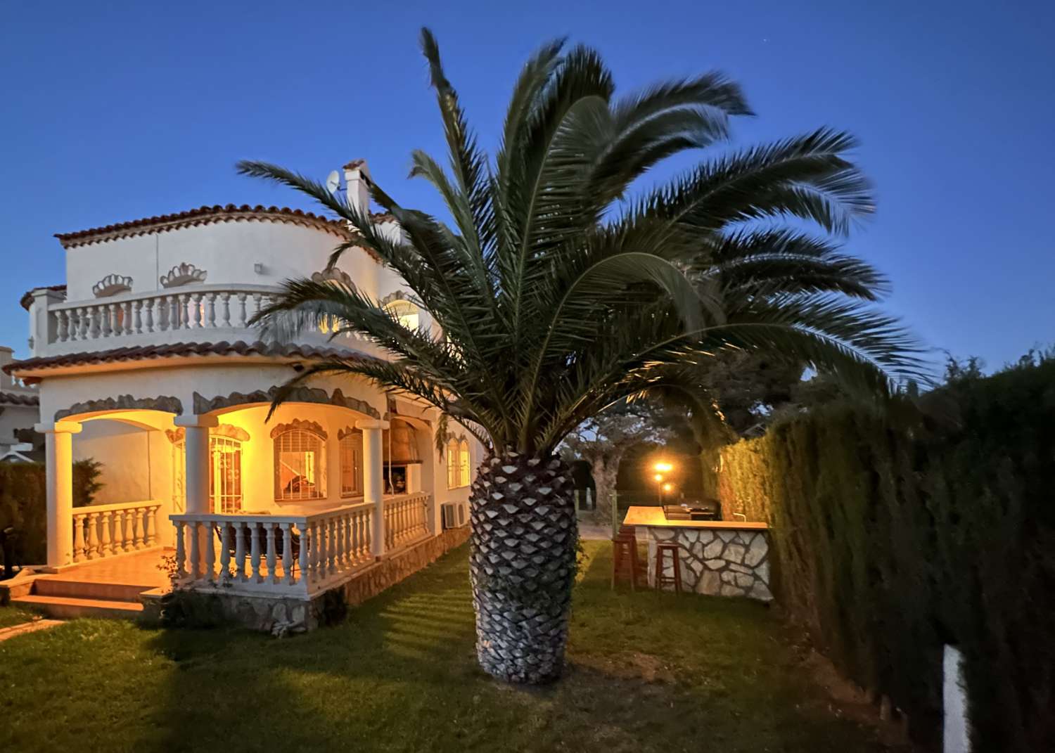 Preciosa casa adosada cerca de tiendas en Miami Platja