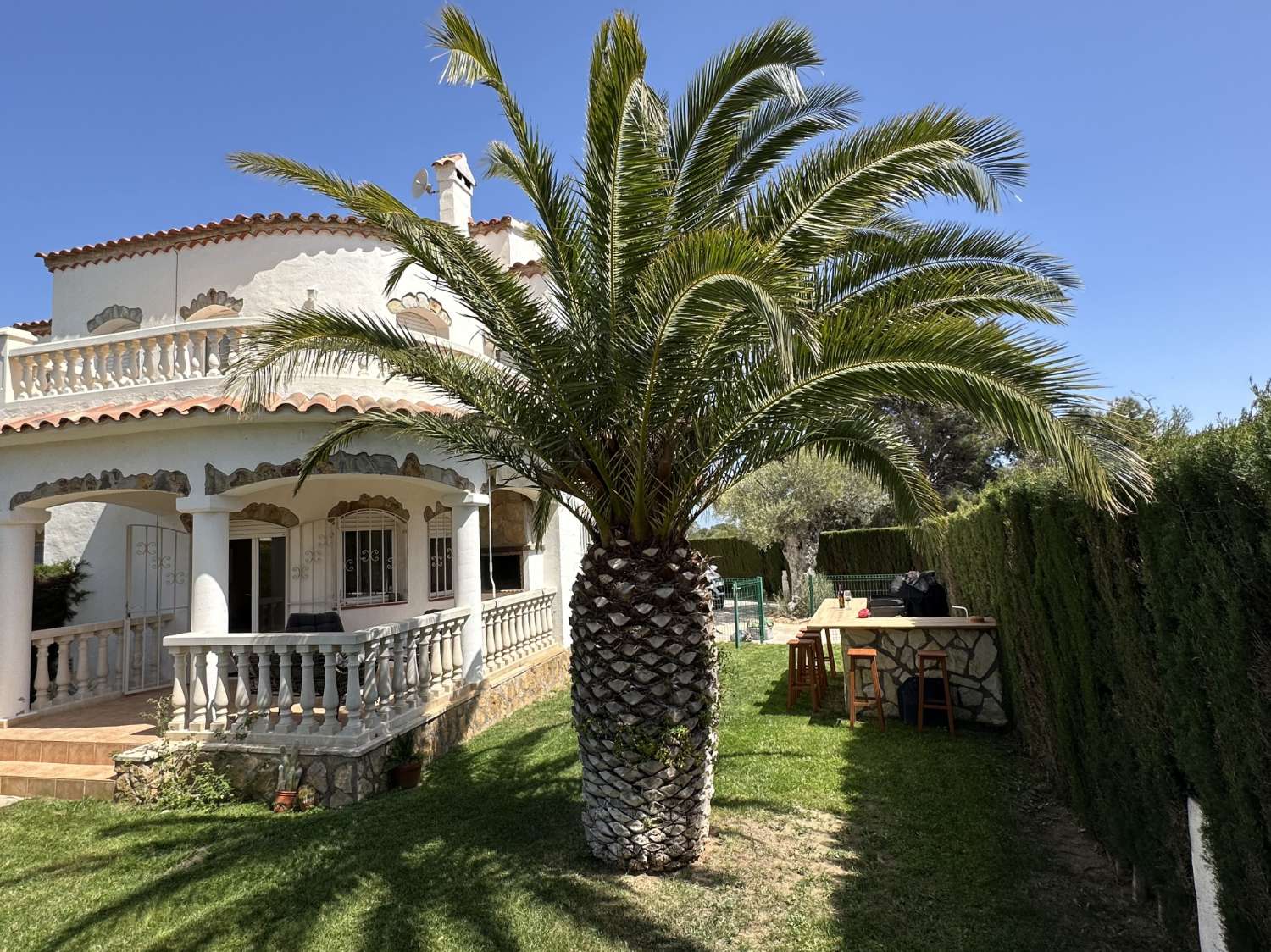 Preciosa casa adosada cerca de tiendas en Miami Platja