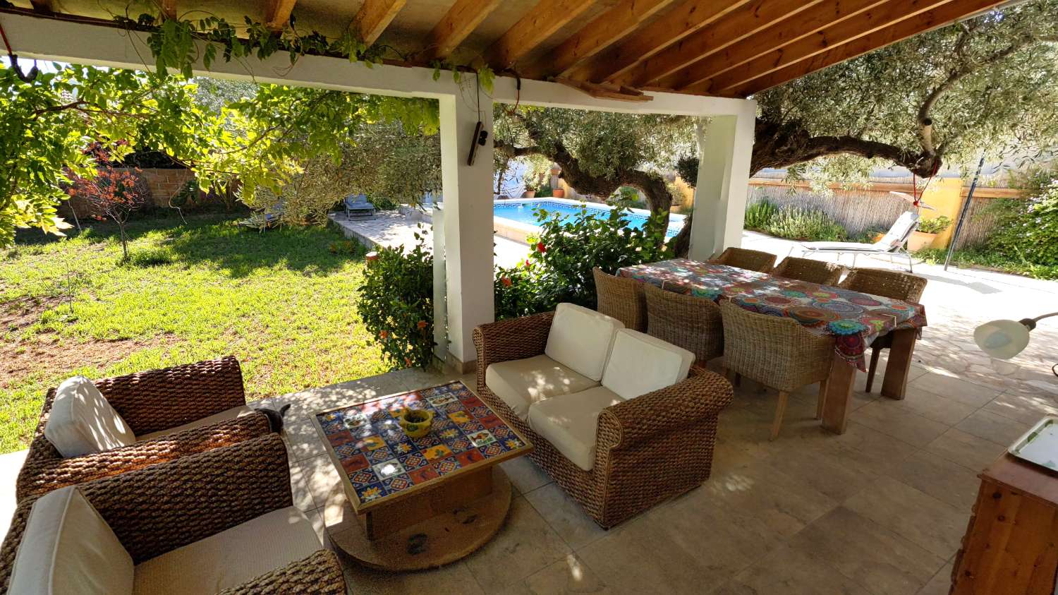 Fantastic Detached Villa with pool and private garden