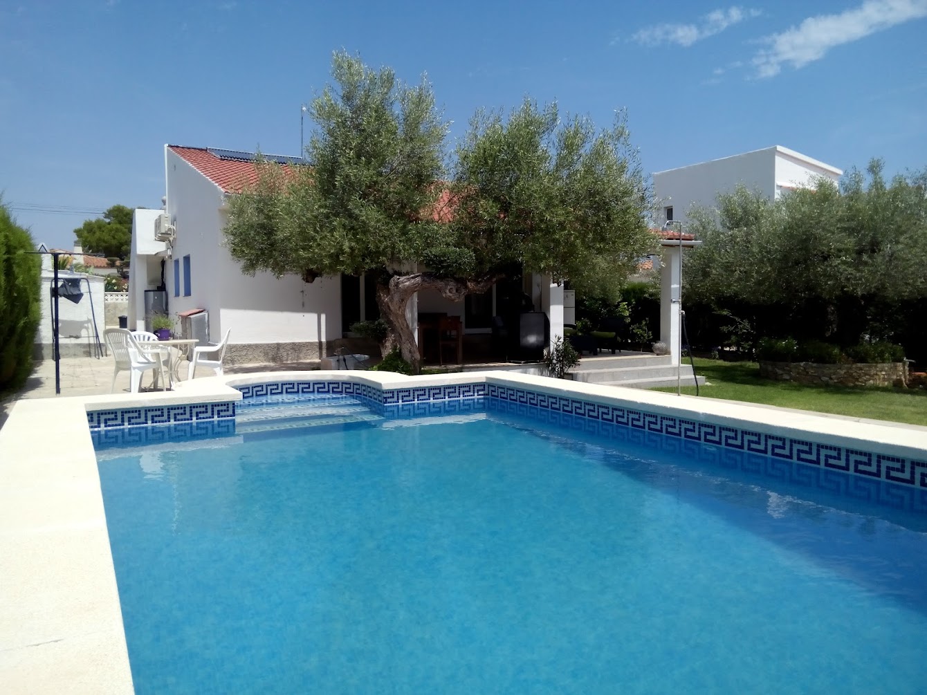 Fantastic Detached Villa with pool and private garden