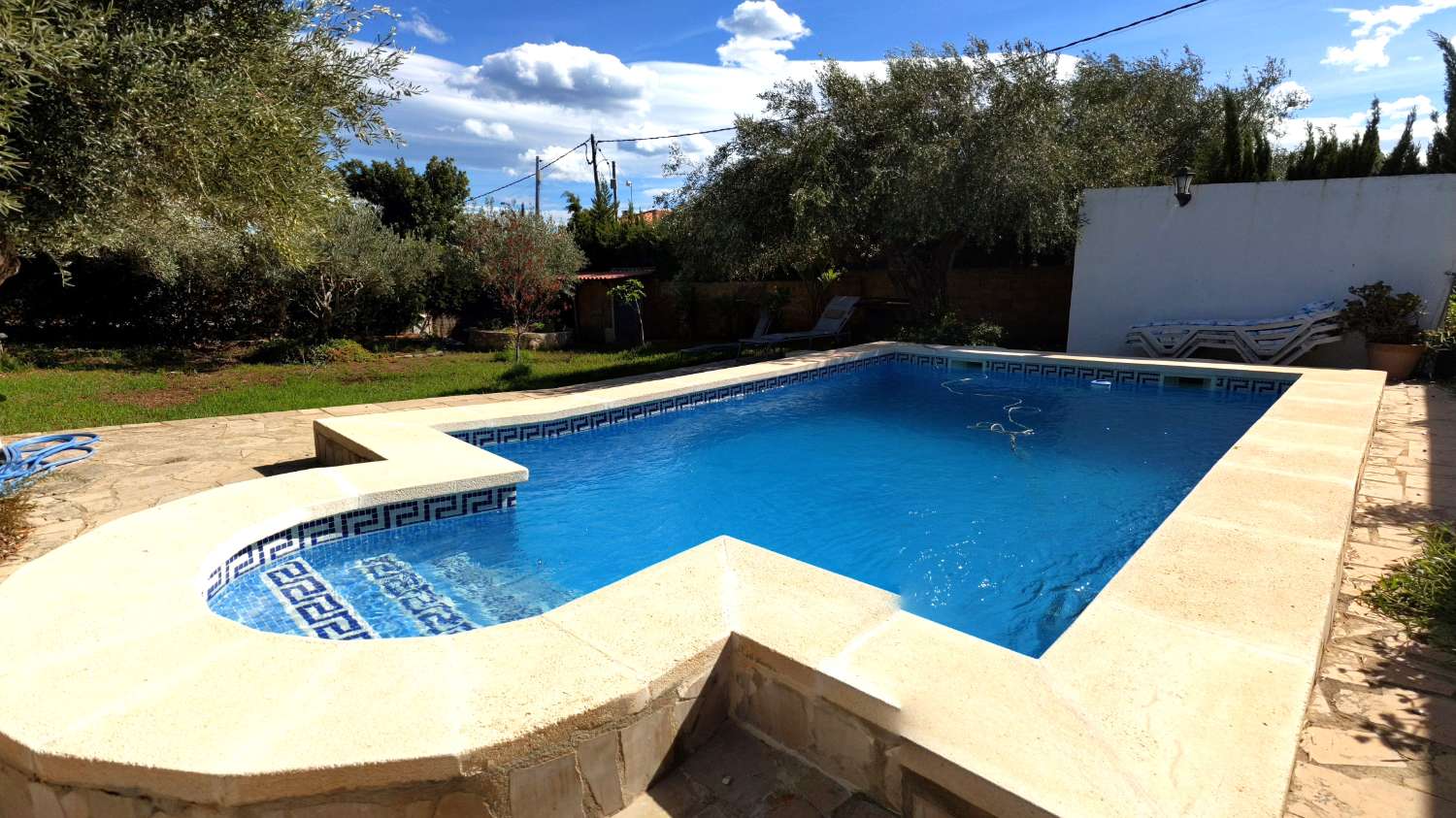 Fantastic Detached Villa with pool and private garden