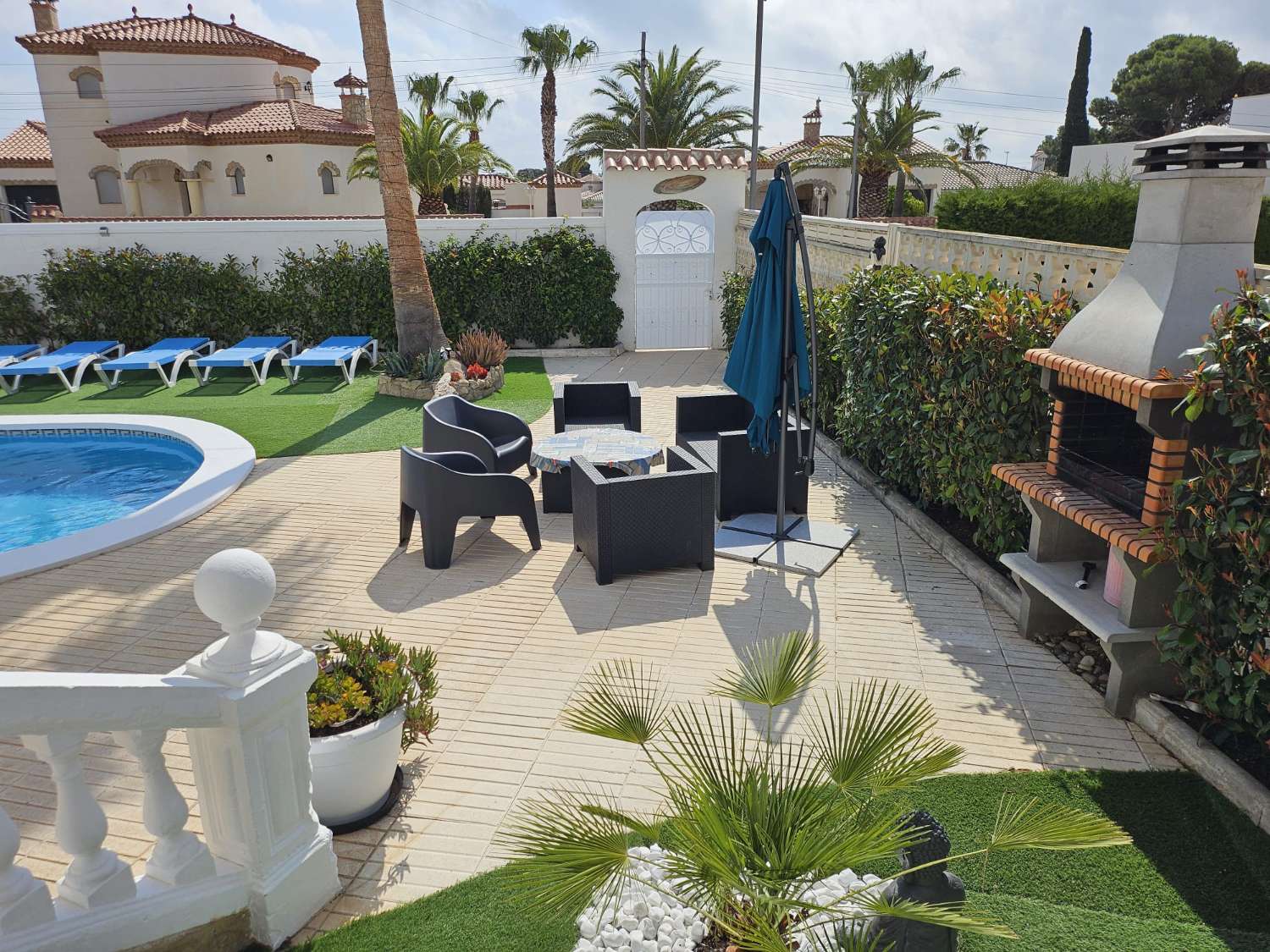 Charming villa with private pool in Miami Platja !