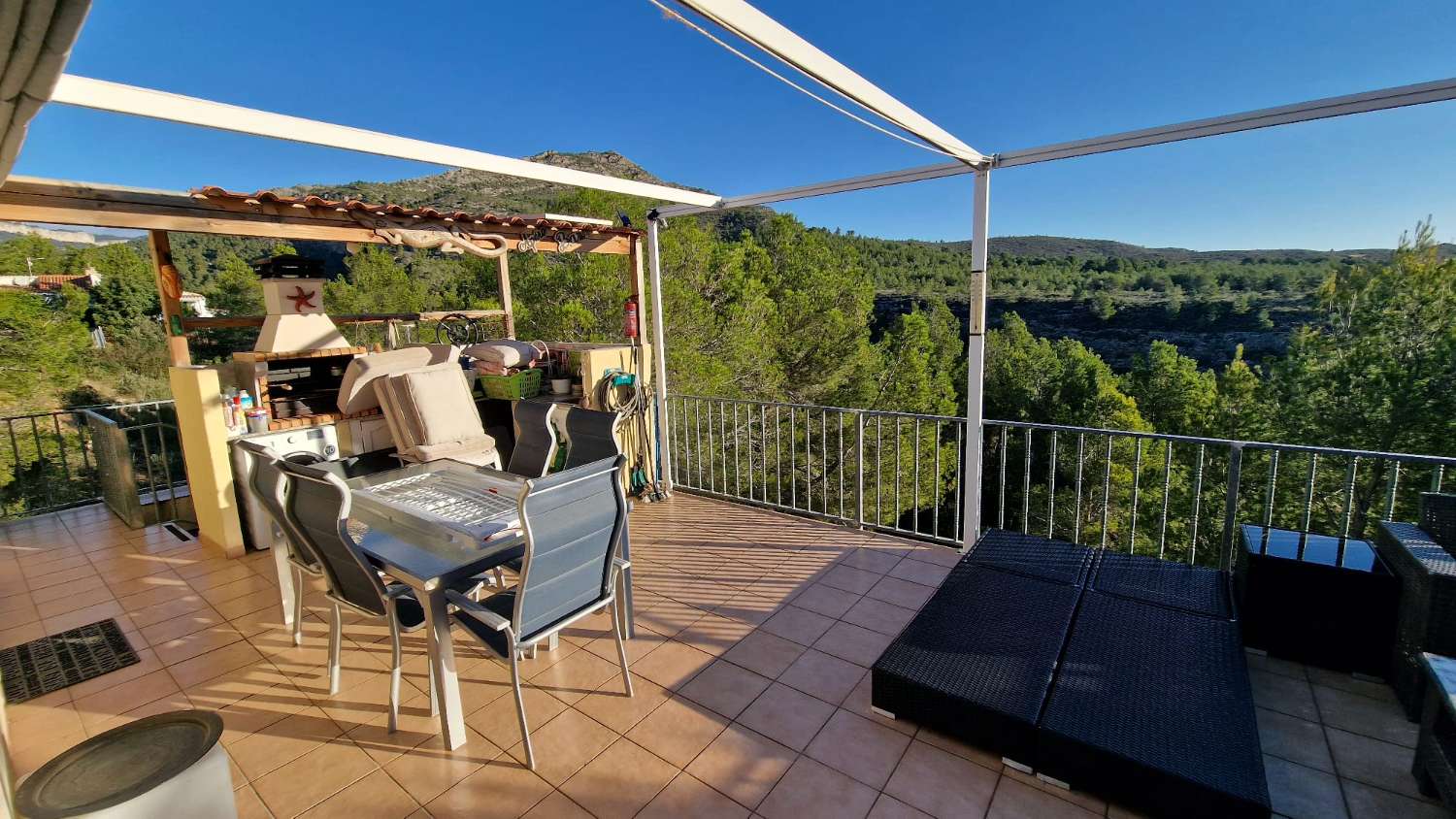 Einfamilienhaus HAT DIE TOURISTISCHE LIZENZ mit Studio und Apartment mit herrlichem Blick auf die Berge und das Meer in Planes Del Rey!