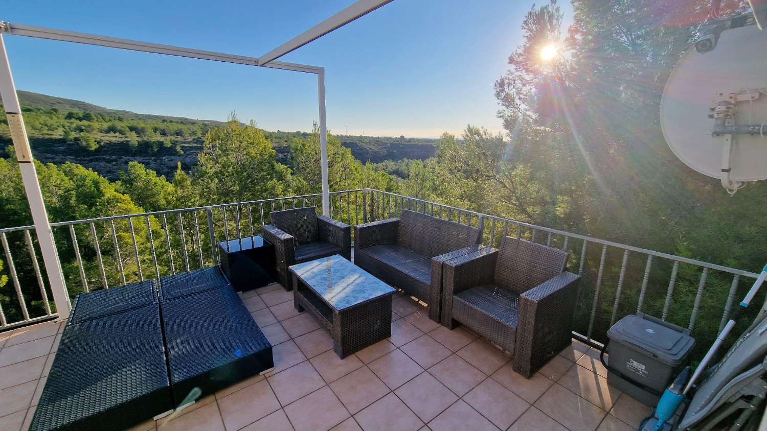 Einfamilienhaus HAT DIE TOURISTISCHE LIZENZ mit Studio und Apartment mit herrlichem Blick auf die Berge und das Meer in Planes Del Rey!